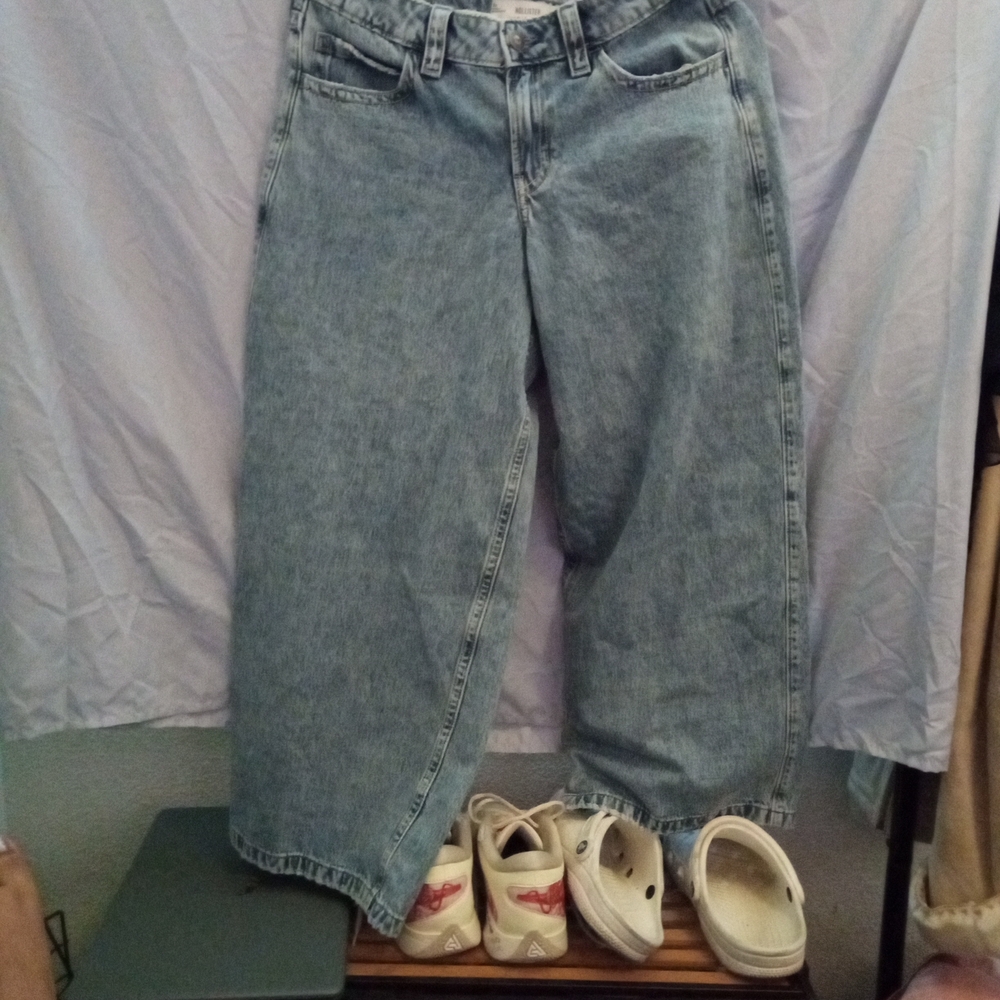 Hollister Baggy Jeans Low Rise Super Cute Never Worn
